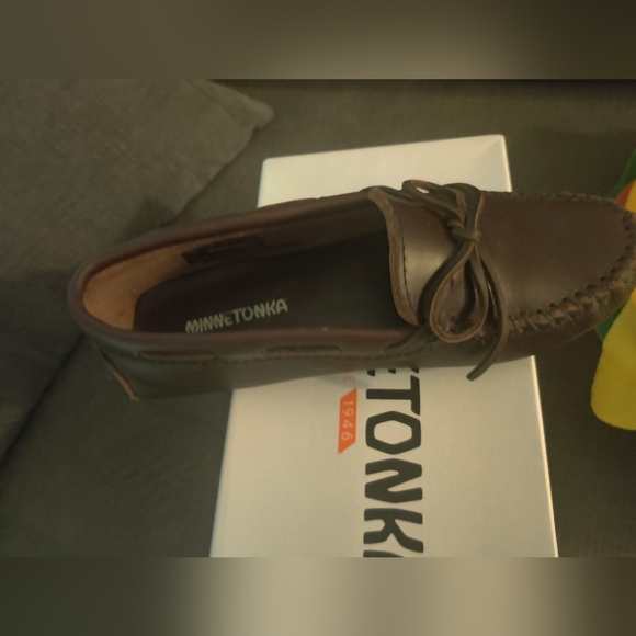 Minnetonka Driving Moccasin (Driving Shoe) - Picture 3 of 4